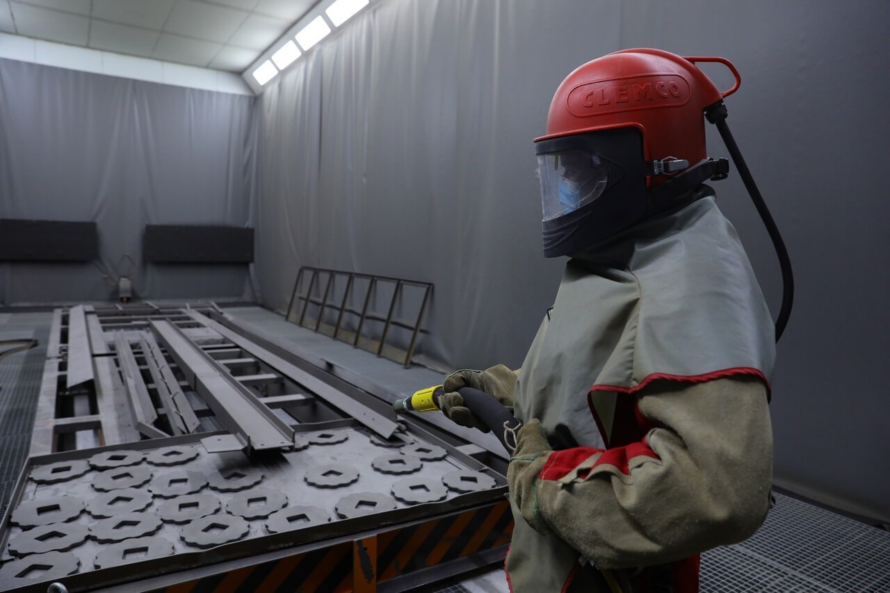 sandblasting chambers, sandblasting booths