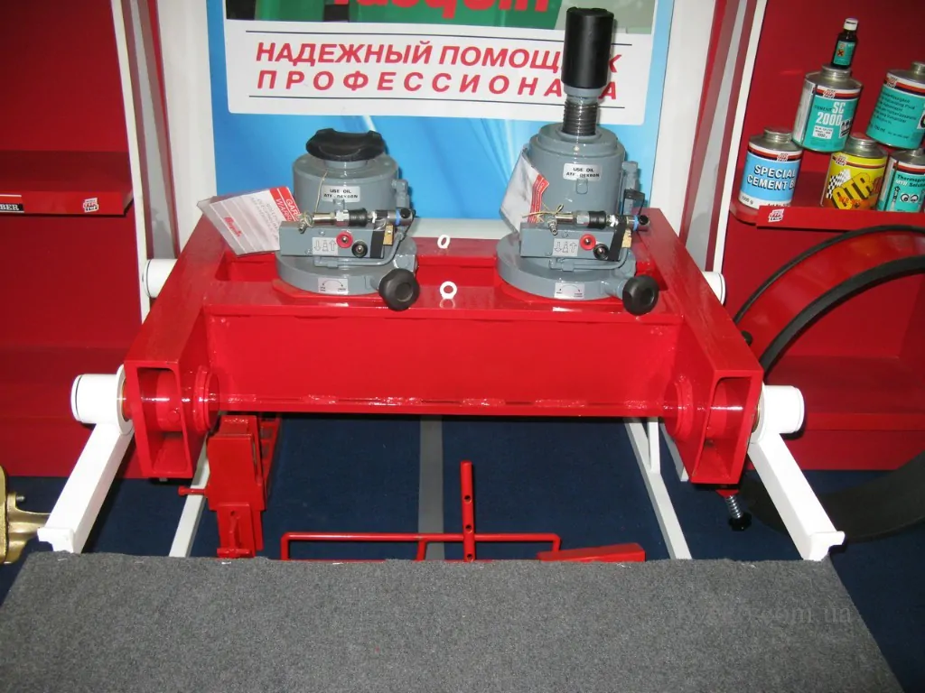 Lifting mechanisms