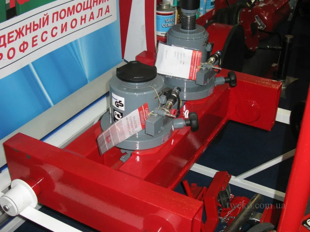 Lifting mechanisms