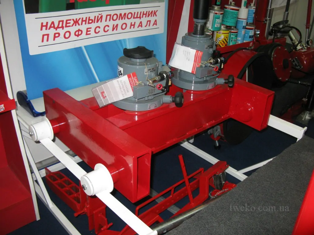 Lifting mechanisms