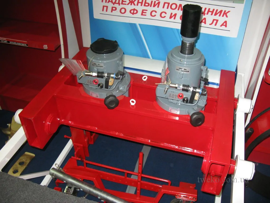 Lifting mechanisms