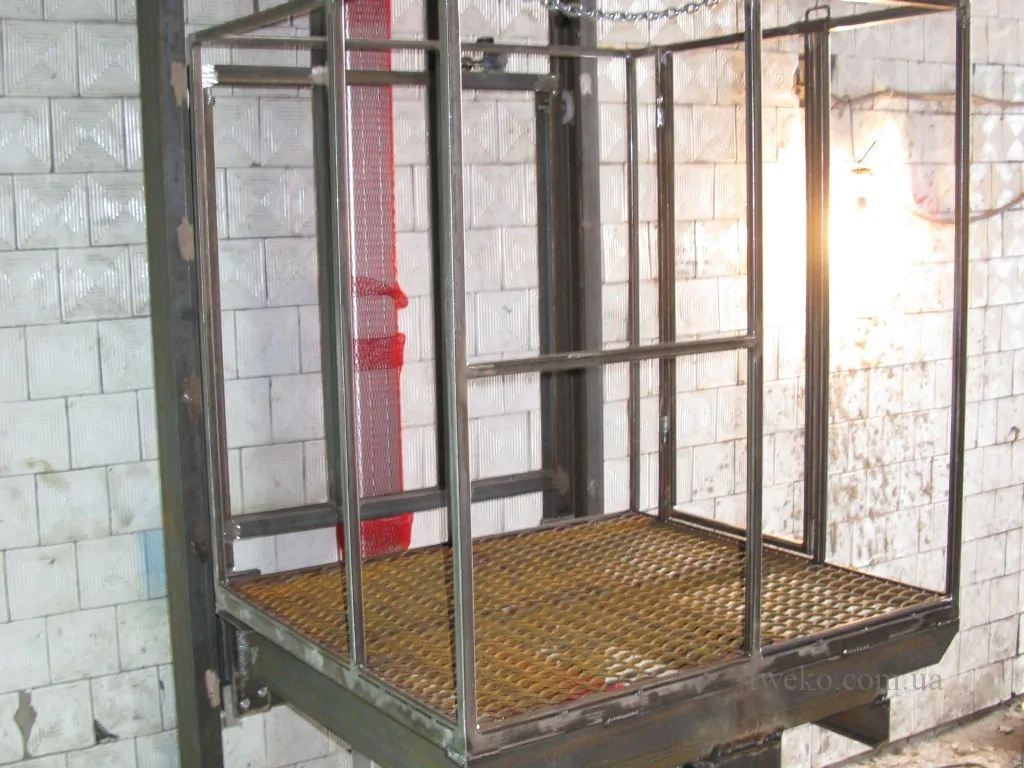 Lifting mechanisms