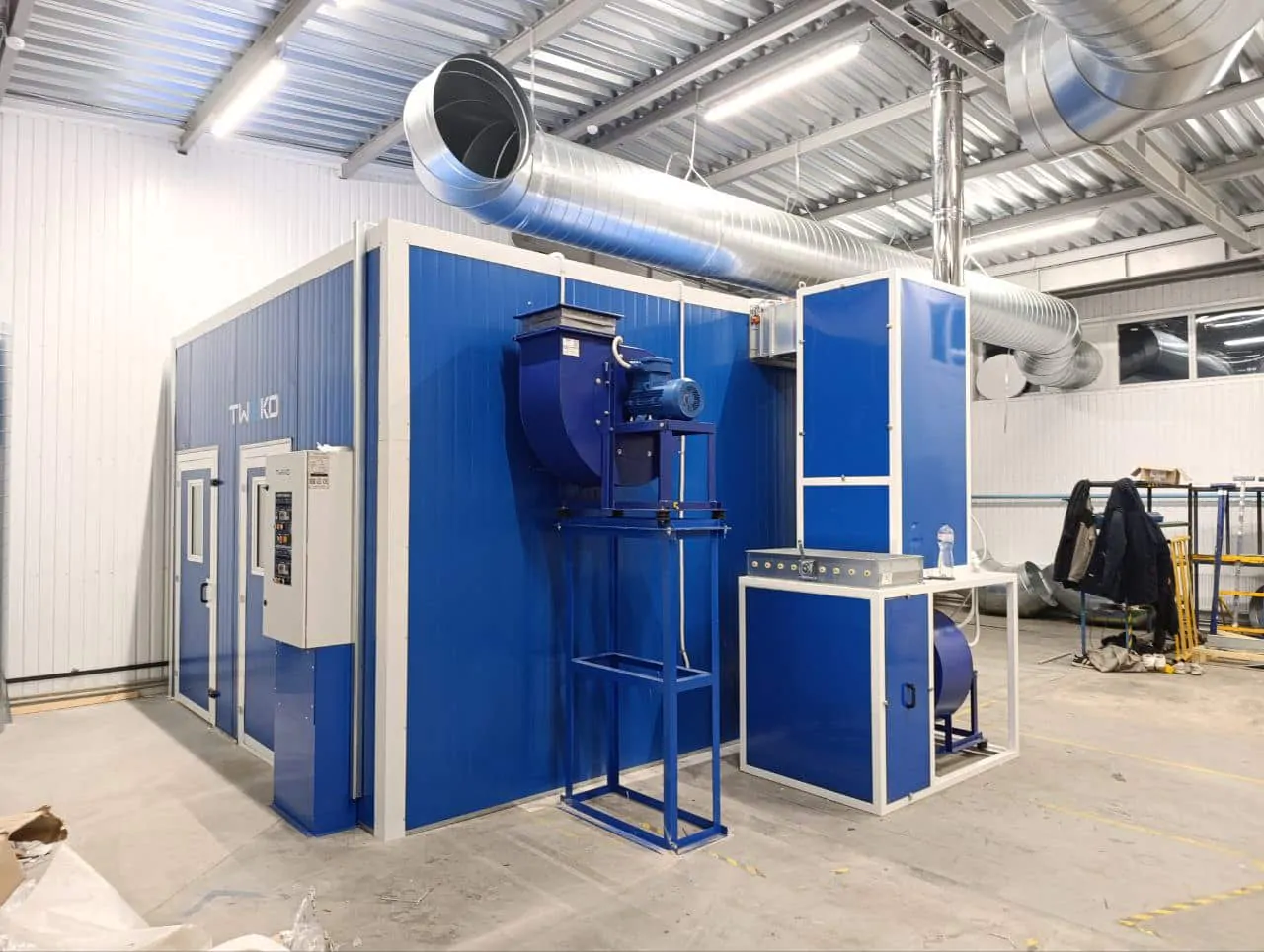 Lakovací kabina a sušicí zařízení pro výrobce ventilačního zařízení